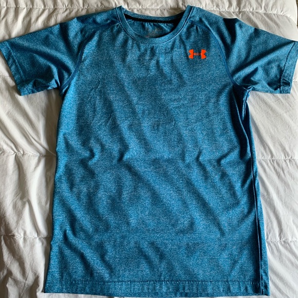 🛍Under Armor T-Shirt - Picture 2 of 4